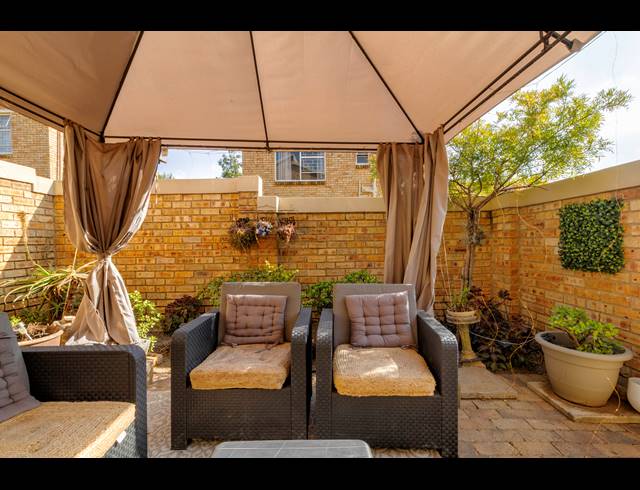 3 BEDROOM TOWNHOUSE FOR SALE IN WILGEHEUWEL